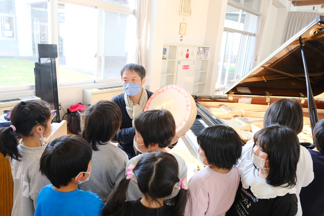 野村誠アーティストトーク「子どもの発想に教わって作曲する」