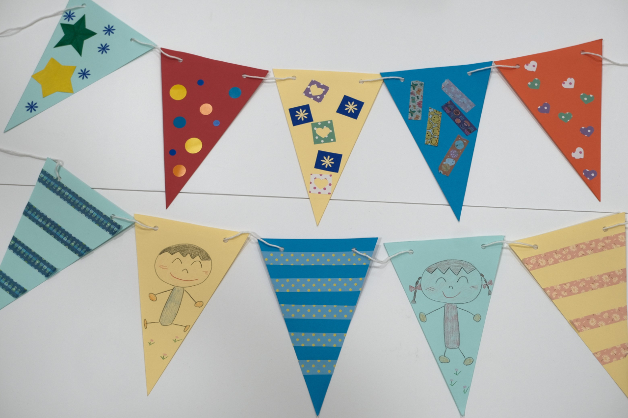 【三角分館】ガーランドでお祝い   ～おかえりなさい　小川分館～