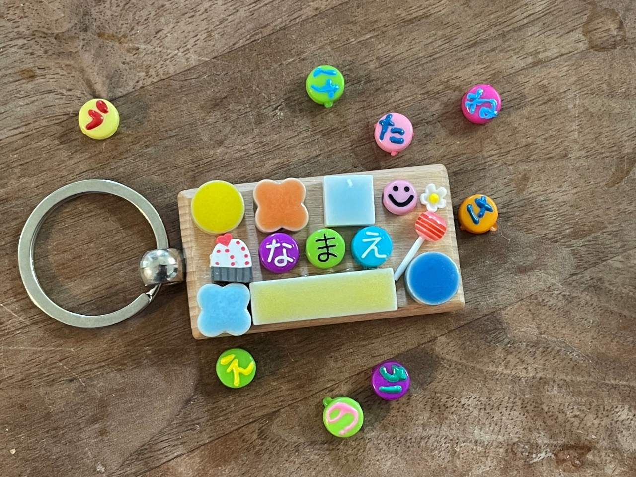 デコパーツでお名前キーホルダーを作ろう