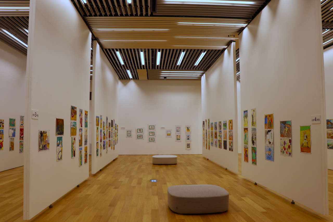 マナブ間部記念 宇城市児童・生徒絵画作品展